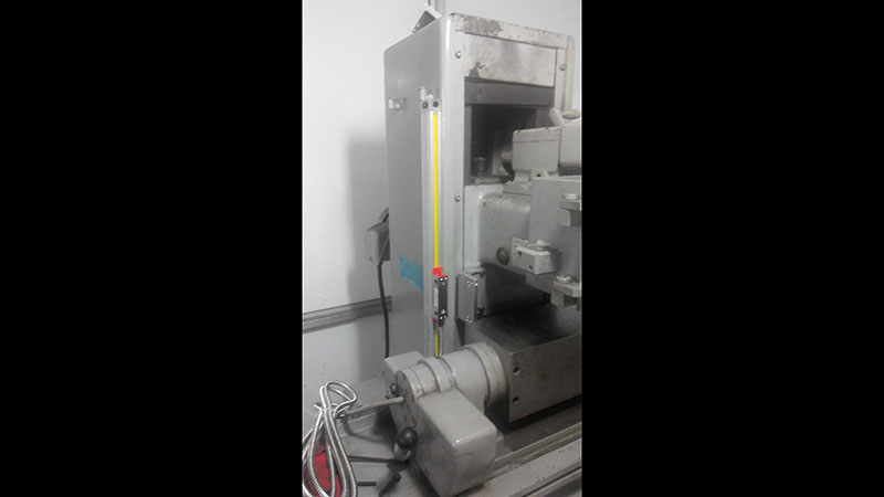 Lắp thước quang máy mài Công Ty Công Nghiệp Hà Nội